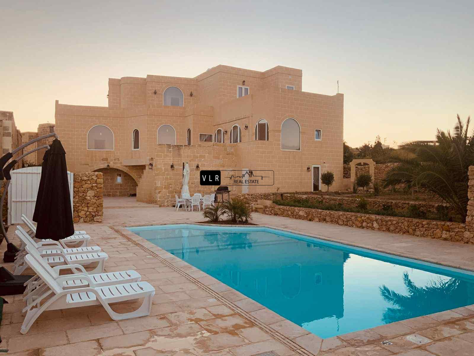 Highly converted and spacious farmhouse