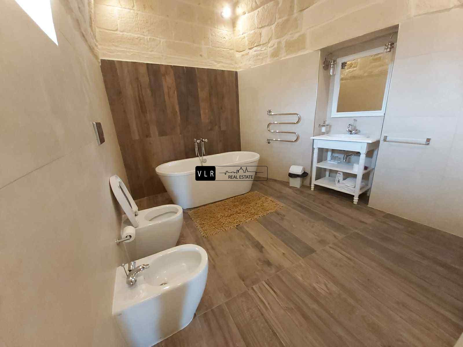 Highly converted and spacious farmhouse