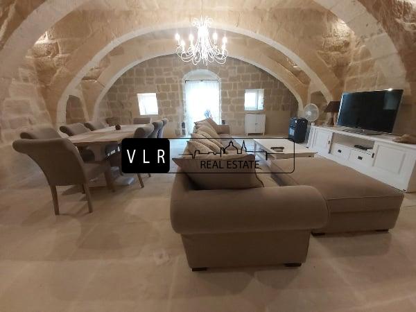 Highly converted and spacious farmhouse