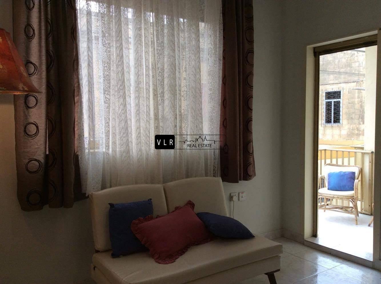 First floor apartment in the old part of St Paul’s