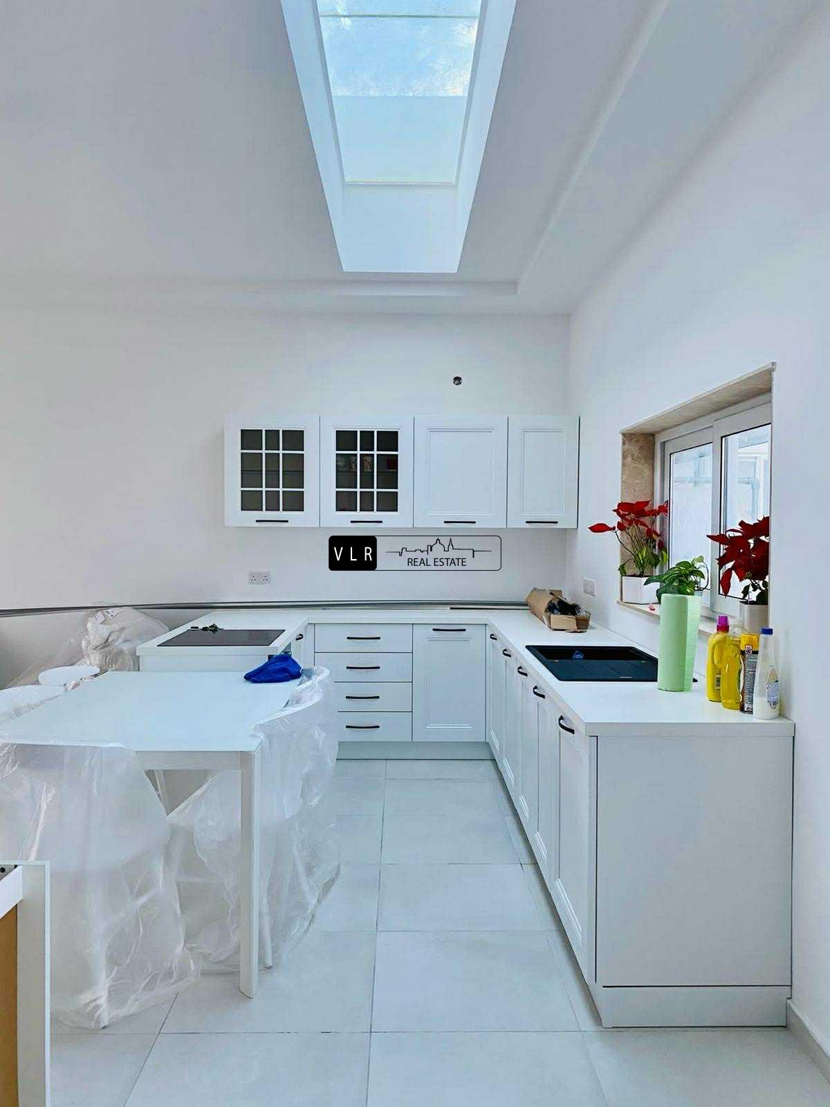 Penthouse with Pool & Mdina Views