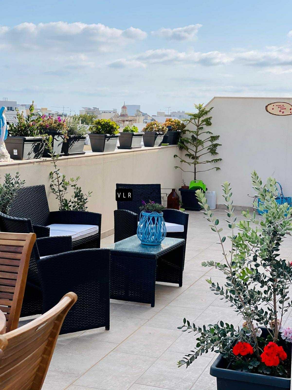 Penthouse with Pool & Mdina Views