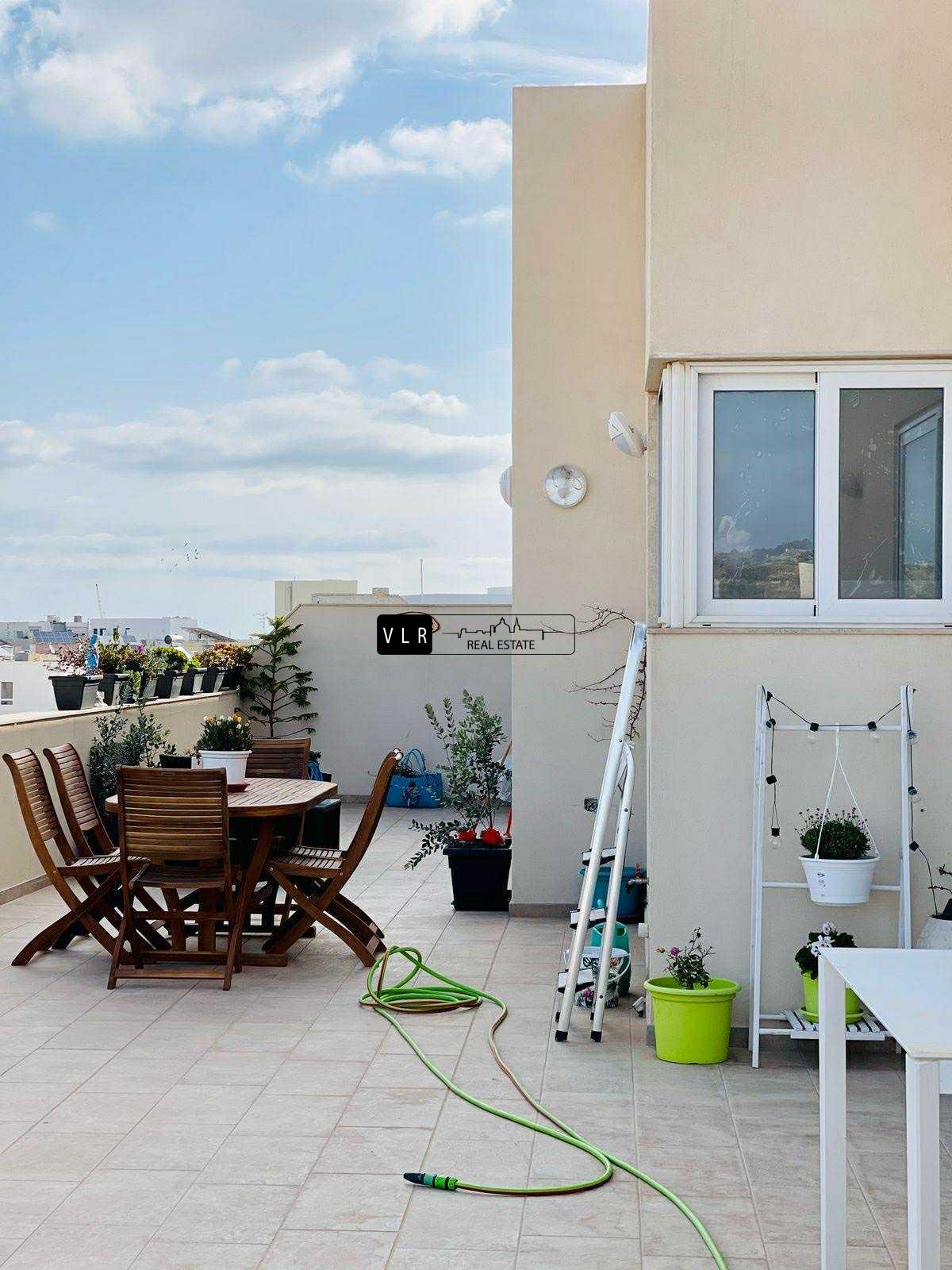 Penthouse with Pool & Mdina Views