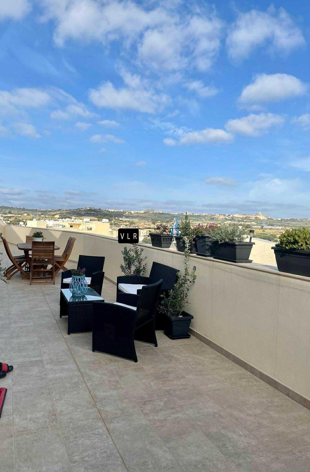 Penthouse with Pool & Mdina Views