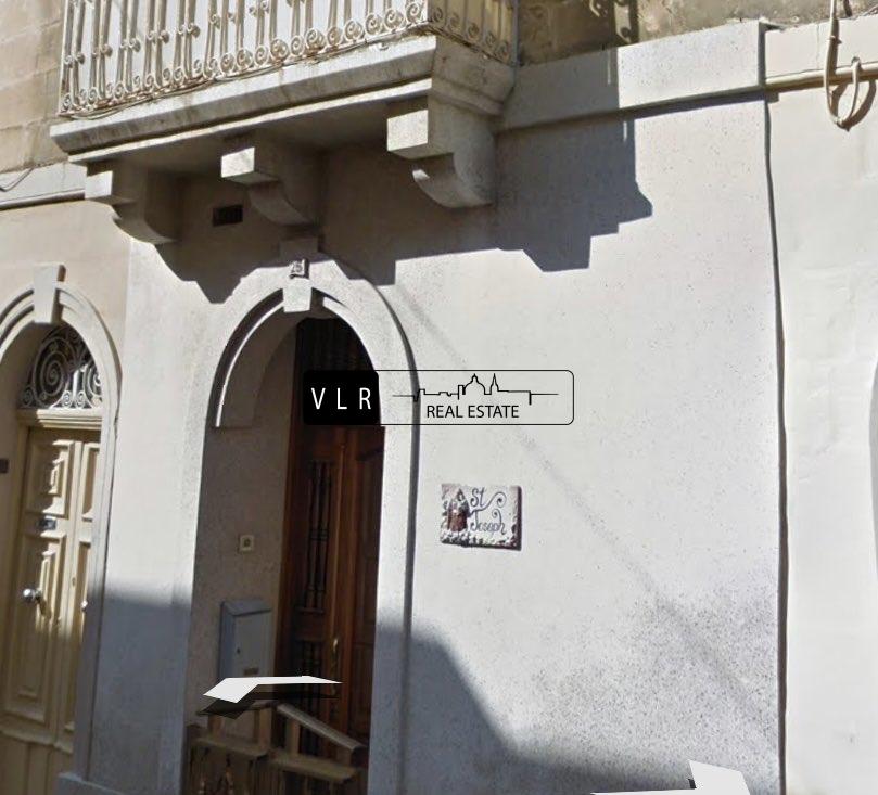 QORMI Townhouse with 2 Garages